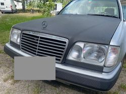 Silber Gebraucht 1995 Mercedes E280 Kombi | 8.000 €