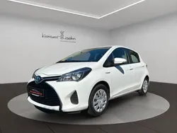 Weiß Gebraucht 2015 Toyota Yaris Hybrid Comfort Kleinwagen | 11.888 € (Etwas zu teuer)
