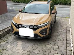 Andere farben Gebraucht 2024 Dacia Sandero Stepway Limousine | 18.990 € (Etwas zu teuer)