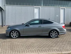 Silber Gebraucht 2011 Mercedes 220 Coupé | 9.900 €