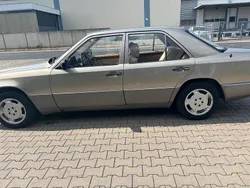 Beige Gebraucht 1991 Mercedes E250 Limousine | 6.800 €