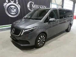 Grau Gebraucht 2024 Mercedes EQV300 Van / Kleinbus | 101.031 €