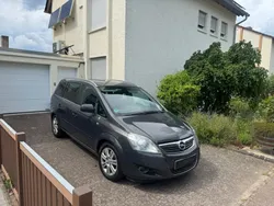 Grau Gebraucht 2013 Opel Zafira Family Van / Kleinbus | 4.750 € (Fairer Preis)