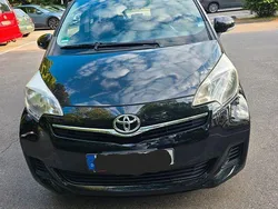 Schwarz Gebraucht 2012 Toyota Verso-S Van / Kleinbus | 6.700 € (Fairer Preis)