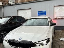 Weiß Gebraucht 2022 BMW 330e Sport Line Limousine | 32.990 € (Etwas zu teuer)