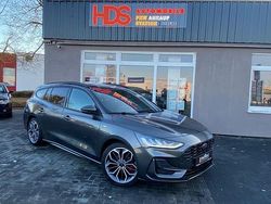 Grau Gebraucht 2022 Ford Focus ST-Line Limousine | 12.990 €