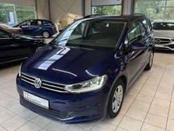 Blau Gebraucht 2016 VW Touran Comfortline Van / Kleinbus | 15.499 € (Fairer Preis)