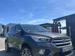 Grau Gebraucht 2016 Ford Kuga Business Edition SUV | 11.500 € (Etwas zu teuer)