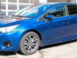 Blau Gebraucht 2016 Toyota Avensis Edition-S Kombi | 12.999 € (Etwas zu teuer)