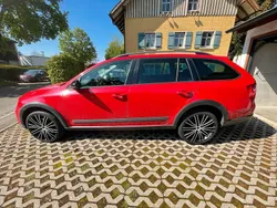 Rot Gebraucht 2015 Skoda Octavia Scout Kombi | 11.700 € (Etwas zu teuer)