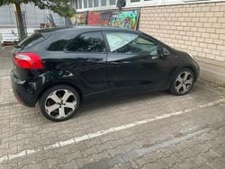 Schwarz Gebraucht 2013 Kia Rio Attract Kleinwagen | 3.600 € (Guter Preis)