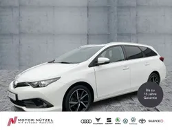 Weiß Gebraucht 2017 Toyota Auris Hybrid Basis Kombi | 15.690 € (Guter Preis)
