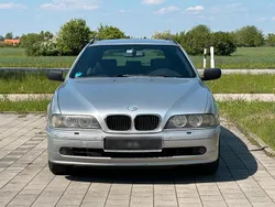 Silber Gebraucht 2001 BMW 520 Kombi | 990 €