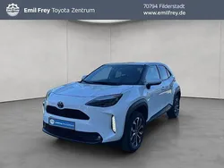Schneeweiß Gebraucht 2024 Toyota Yaris Hybrid Connect Style | 24.460 € (Fairer Preis)
