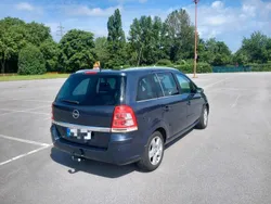 Grau Gebraucht 2008 Opel Zafira Van / Kleinbus | 3.000 €