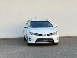 Weiß Gebraucht 2013 Toyota Auris Touring Sports Executive Kombi | 8.499 € (Guter Preis)