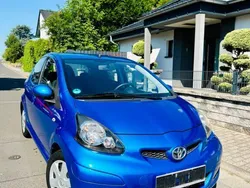 Blau Gebraucht 2011 Toyota Aygo Edition Kleinwagen | 3.900 € (Fairer Preis)