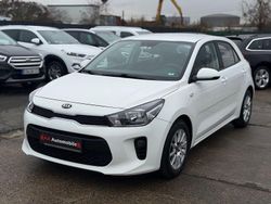 Weiß Gebraucht 2019 Kia Rio Attract Limousine | 7.999 € (Teuer)