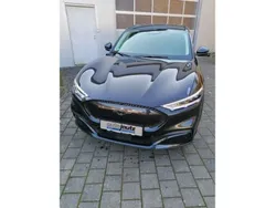 Grau Gebraucht 2022 Ford Mustang Mach-E Extended Range SUV | 32.990 € (Guter Preis)