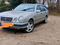 Silber Gebraucht 1999 Mercedes 240 Kombi | 1.789 €