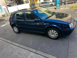 Blau Gebraucht 2003 VW Golf IV Kleinwagen | 1.350 € (Guter Preis)