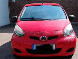 Rot Gebraucht 2009 Toyota Aygo Kleinwagen | 1.399 € (Fairer Preis)