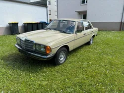 Beige Gebraucht 1982 Mercedes 240 Limousine | 14.500 €