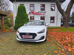 Weiß Gebraucht 2020 Hyundai i30 Trend Limousine | 16.680 € (Guter Preis)