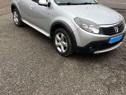 Platingrau Gebraucht 2012 Dacia Sandero Stepway Kleinwagen | 5.800 €