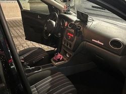 Schwarz Gebraucht 2011 Ford Focus Viva Limousine | 3.000 € (Guter Preis)