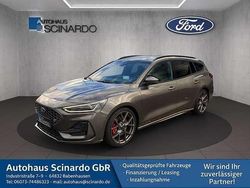 Magnetic grau Gebraucht 2024 Ford Focus ST Kombi | 36.880 € (Etwas zu teuer)