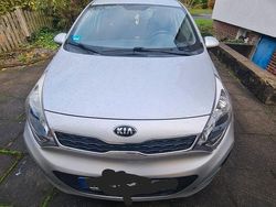 Grau Gebraucht 2013 Kia Rio Edition 7 Limousine | 5.500 € (Fairer Preis)