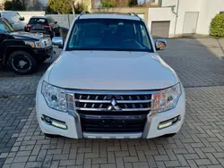 Weiß Gebraucht 2016 Mitsubishi Pajero SUV | 21.900 € (Teuer)