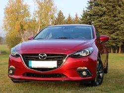 Rot Gebraucht 2016 Mazda 3 Nakama Limousine | 12.450 € (Fairer Preis)
