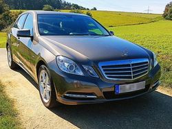 Grau Gebraucht 2012 Mercedes E200 Limousine | 10.800 € (Fairer Preis)