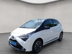 Schneeweiß Gebraucht 2021 Toyota Aygo Kleinwagen | 11.990 € (Fairer Preis)