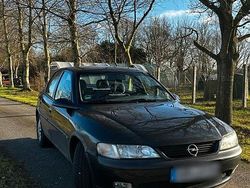 Schwarz Gebraucht 1996 Opel Vectra Exklusiv Limousine | 2.300 €