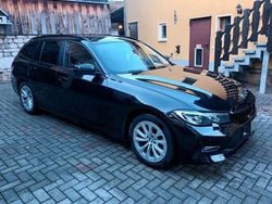 Schwarz Gebraucht 2022 BMW 320 Kombi | 24.300 € (Guter Preis)