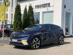 Nachtblau metallic/dach black Gebraucht 2023 Renault Megane E-Tech Iconic Limousine | 24.990 € (Superpreis)