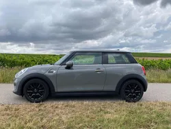 Grau Gebraucht 2018 Mini ONE Kleinwagen | 12.000 € (Fairer Preis)
