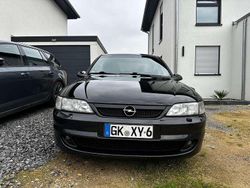 Schwarz Gebraucht 1999 Opel Vectra Sport Limousine | 2.800 € (Etwas zu teuer)