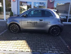 Colore esterno (mineral grau) Gebraucht 2023 Fiat 500e La Prima Limousine | 26.990 € (Teuer)