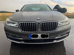 Grau Gebraucht 2016 BMW 730 Executive Limousine | 33.900 € (Teuer)