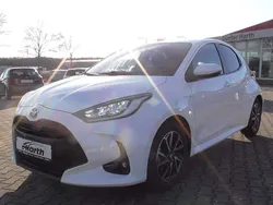 Schneeweiß Gebraucht 2021 Toyota Yaris Hybrid Kleinwagen | 18.250 € (Fairer Preis)