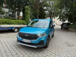 Blau Gebraucht 2024 Ford Tourneo Connect Active Van / Kleinbus | 31.989 € (Etwas zu teuer)