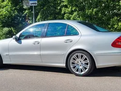 Silber Gebraucht 2005 Mercedes E320 Avantgarde Limousine | 11.800 €