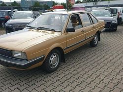 Gelb Gebraucht 1982 VW Santana Limousine | 2.200 €