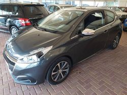 Gris shark (metallic) Gebraucht 2016 Peugeot 208 Allure Kleinwagen | 8.850 € (Etwas zu teuer)
