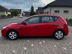 Rot Gebraucht 2009 Hyundai i30 Edition Kleinwagen | 2.999 € (Fairer Preis)