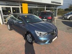 Gletscherblau metallic Gebraucht 2017 Renault Mégane GrandTour Intens Kombi | 11.650 € (Fairer Preis)